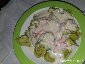 Tortellini, Bechamel mit Kochschinken